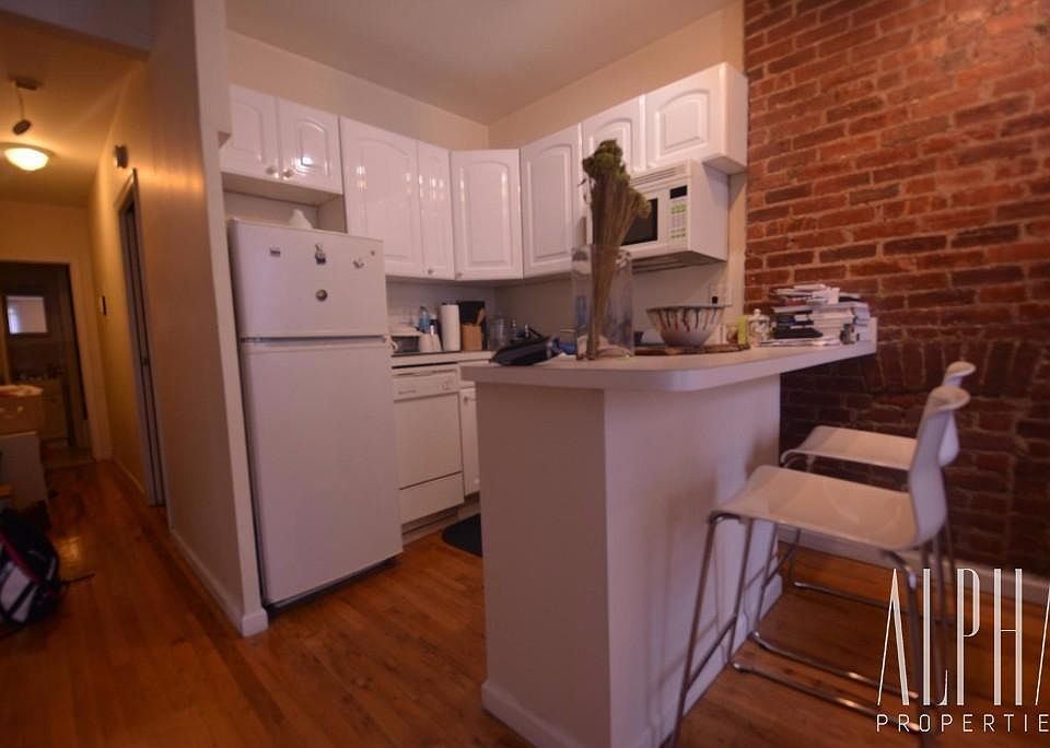 2nd image of 326 W 47th St APT 2C