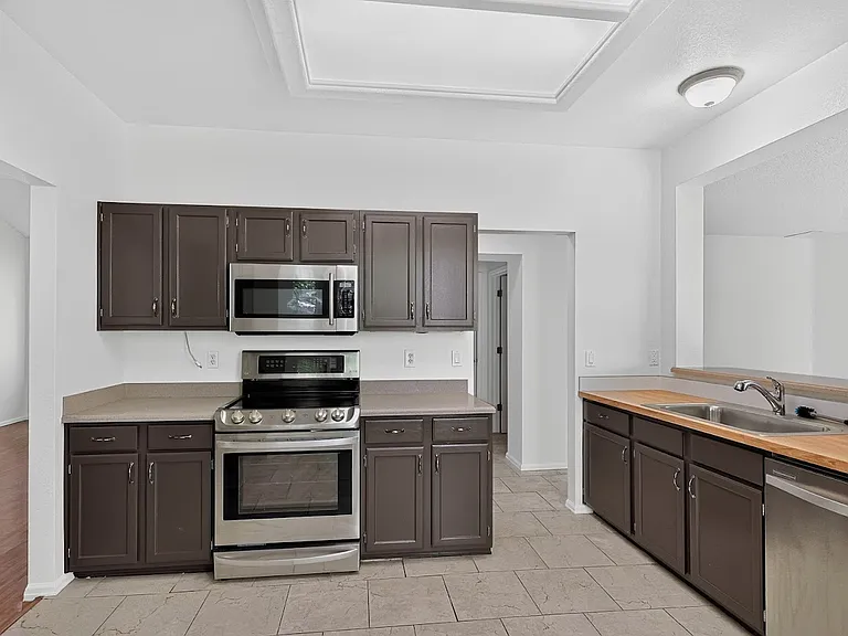 11422 W Parkhill Dr — Photo 6