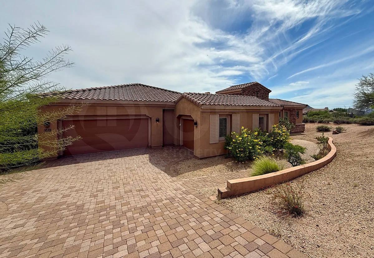 4 bed, 4.5 bath, 4400 sqft, $5,195 — Photo 1
