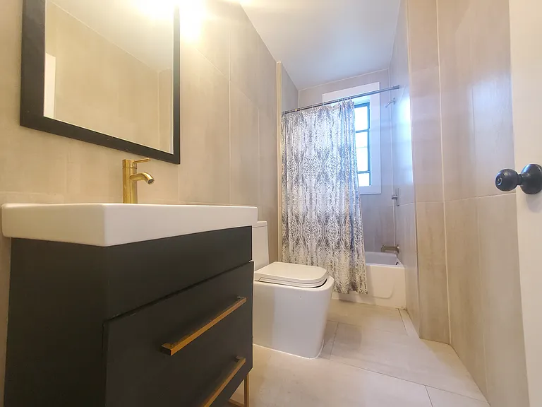 86 Romaine Ave #5 — Photo 6