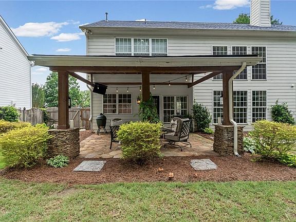4th image of 735 Mountclaire Dr