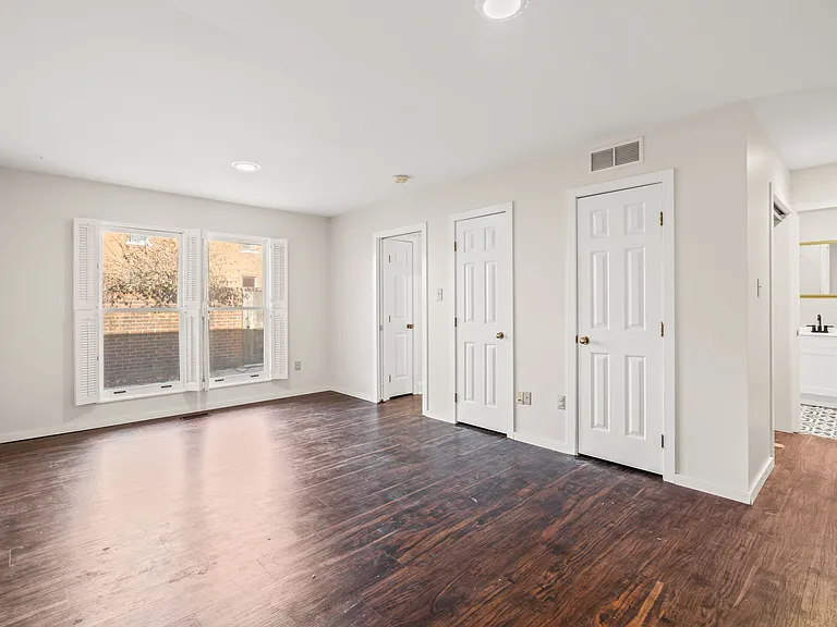 80 Green St — Photo 18
