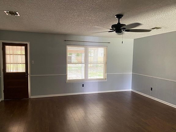 3rd image of 225 Churchill Dr
