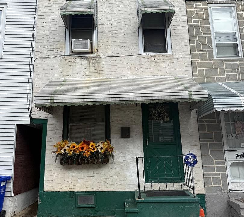 1st image of 131 Wunder St