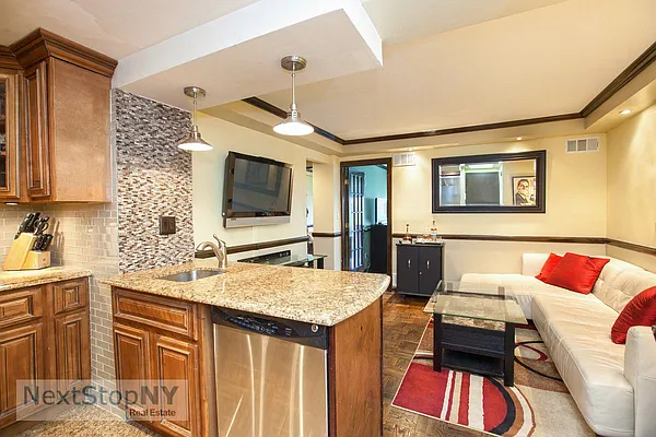 Sold by NextStopNY | media 1