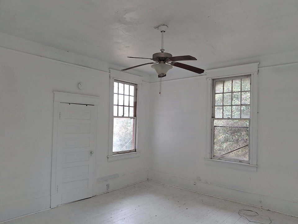 22nd image of 307 N Lee St