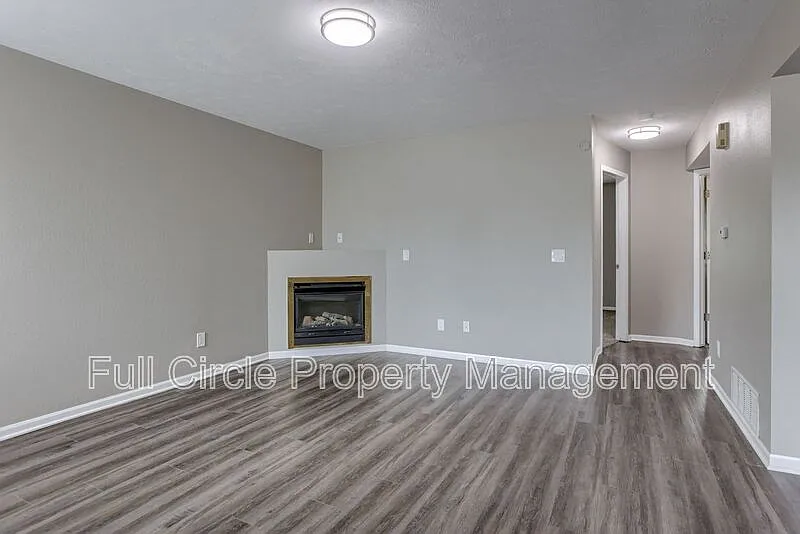 3 bed, 2.0 bath, 1592 sqft, $1,595 — Photo 3