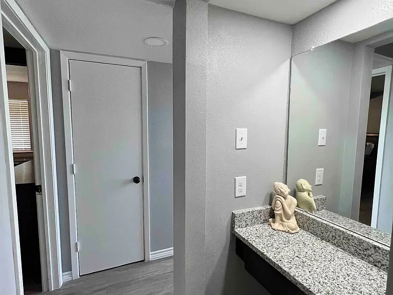 325 Bay Ct — Photo 18