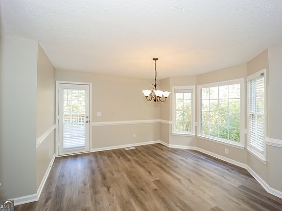 4th image of 130 Butterfield Ln
