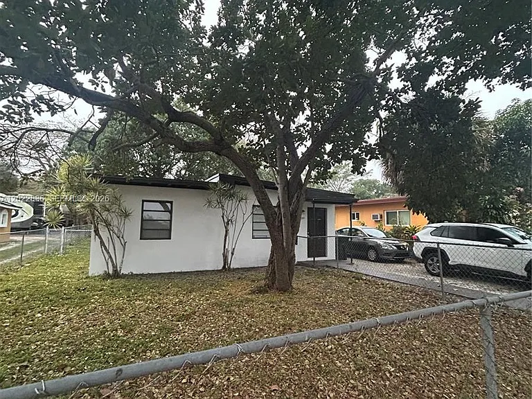1080 NW 121st St — Photo 1