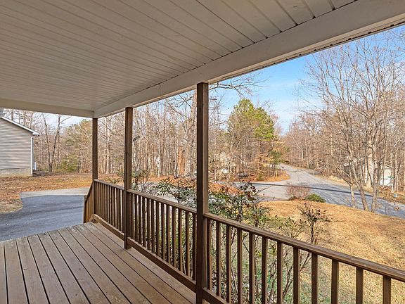 5th image of 7 Riverside Dr