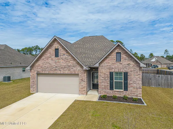 11600 Rosalie Pl, Ocean Springs, MS 39564