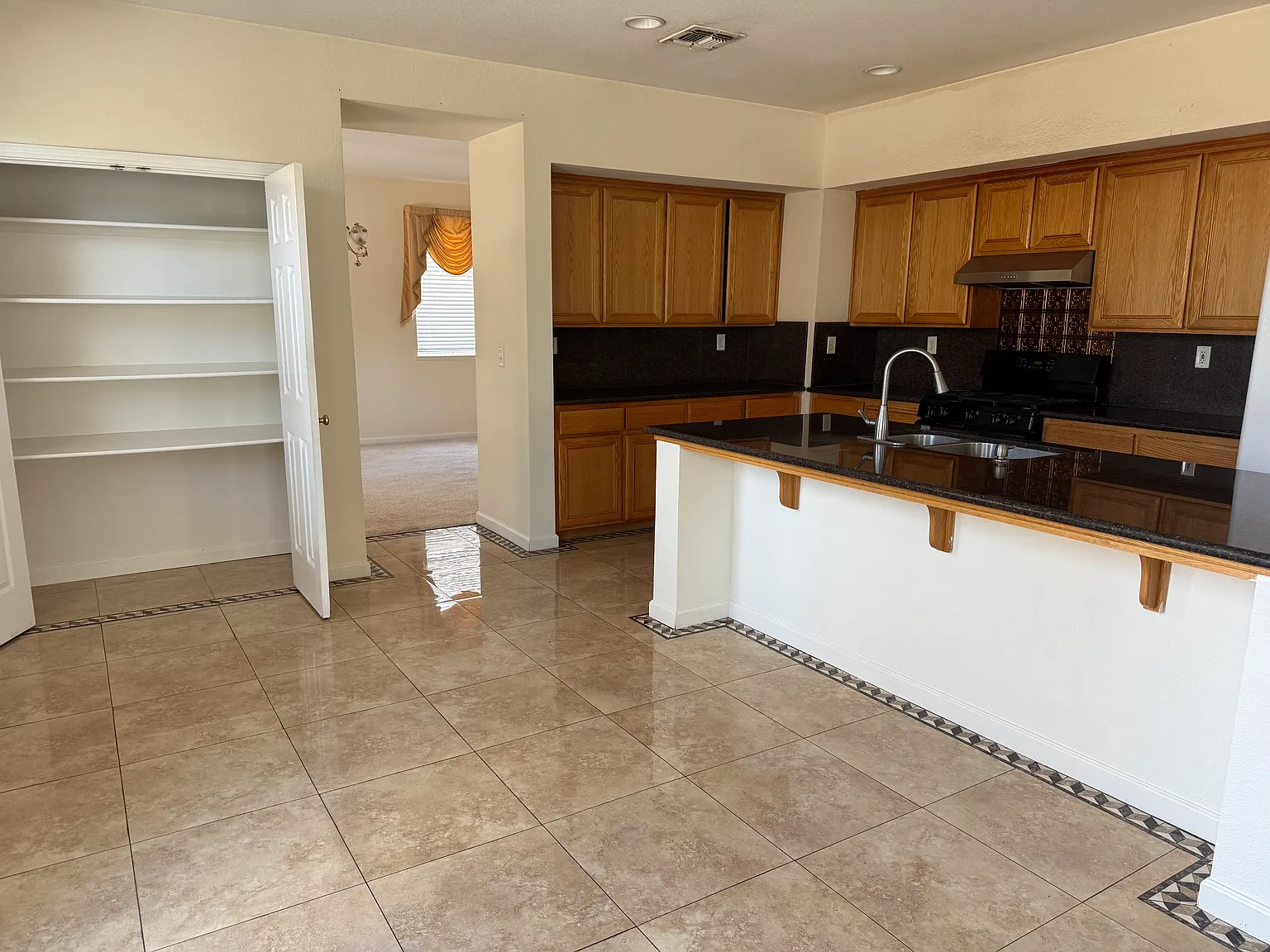 5049 Pine Lake Ct — Photo 4