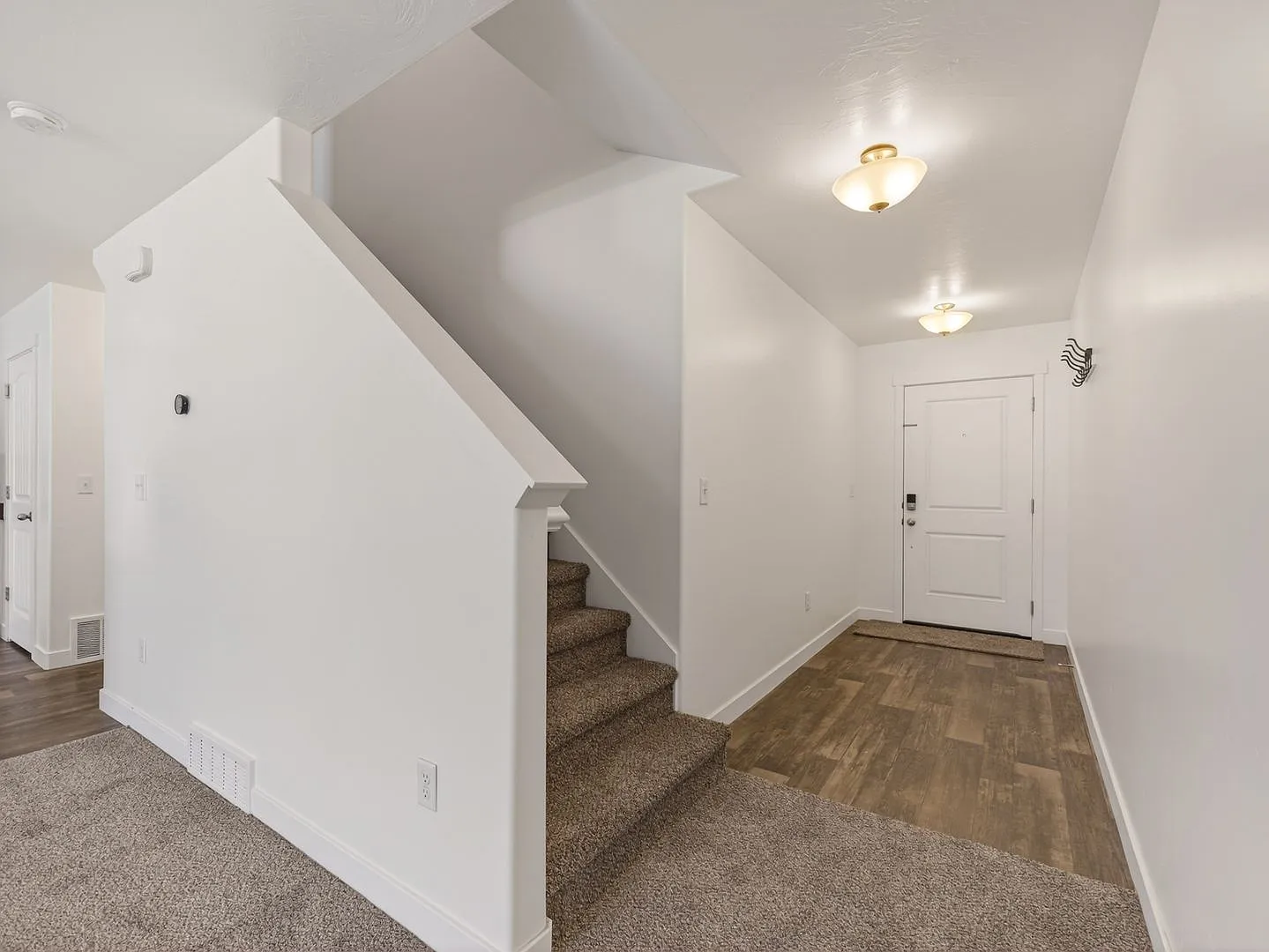 Beautiful 3-bedroom, 2-bath townhome — Photo 3
