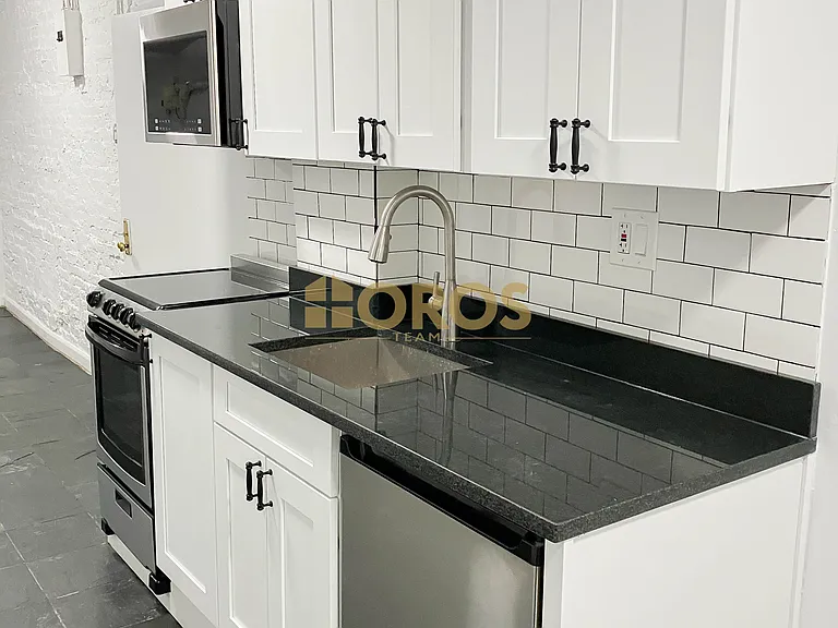 215 E 10th St #EBMT — Photo 1