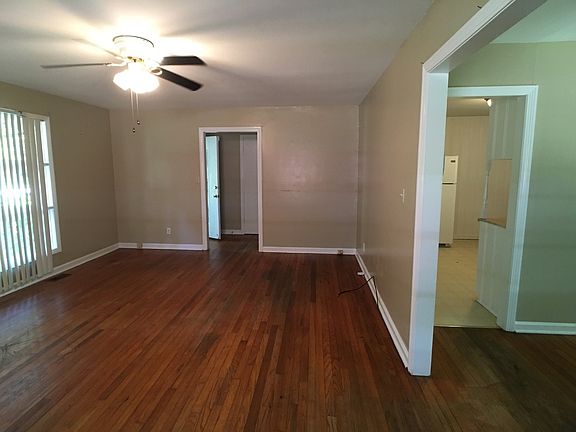 4th image of 307 32nd Pl E