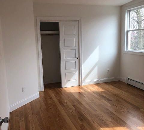 4058 Victory Blvd 1st fl