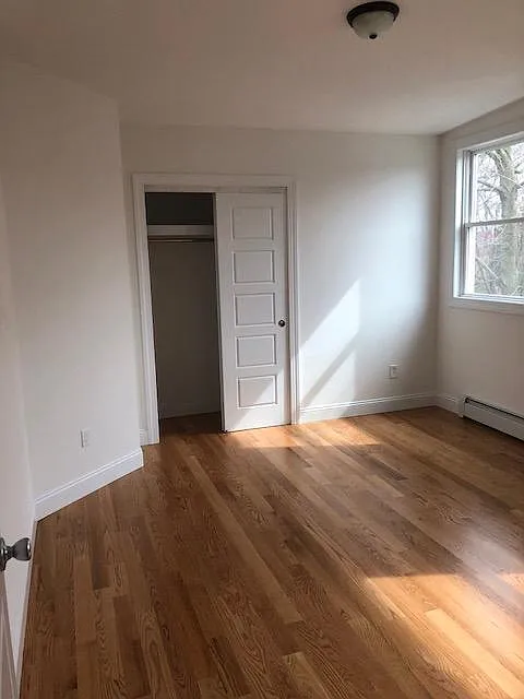4058 Victory Blvd 1st fl