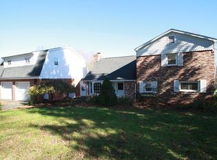 8 S Edgewood Ave, Trumbull, CT 06611