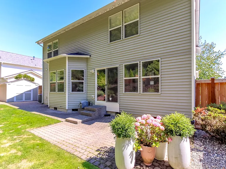 1661 Jensen Ave — Photo 44