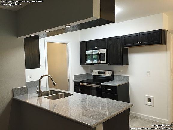 3rd image of 7414 Castle Crown Dr