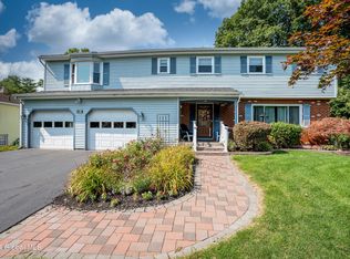 15 Compton Rd, Clifton Park, NY 12065