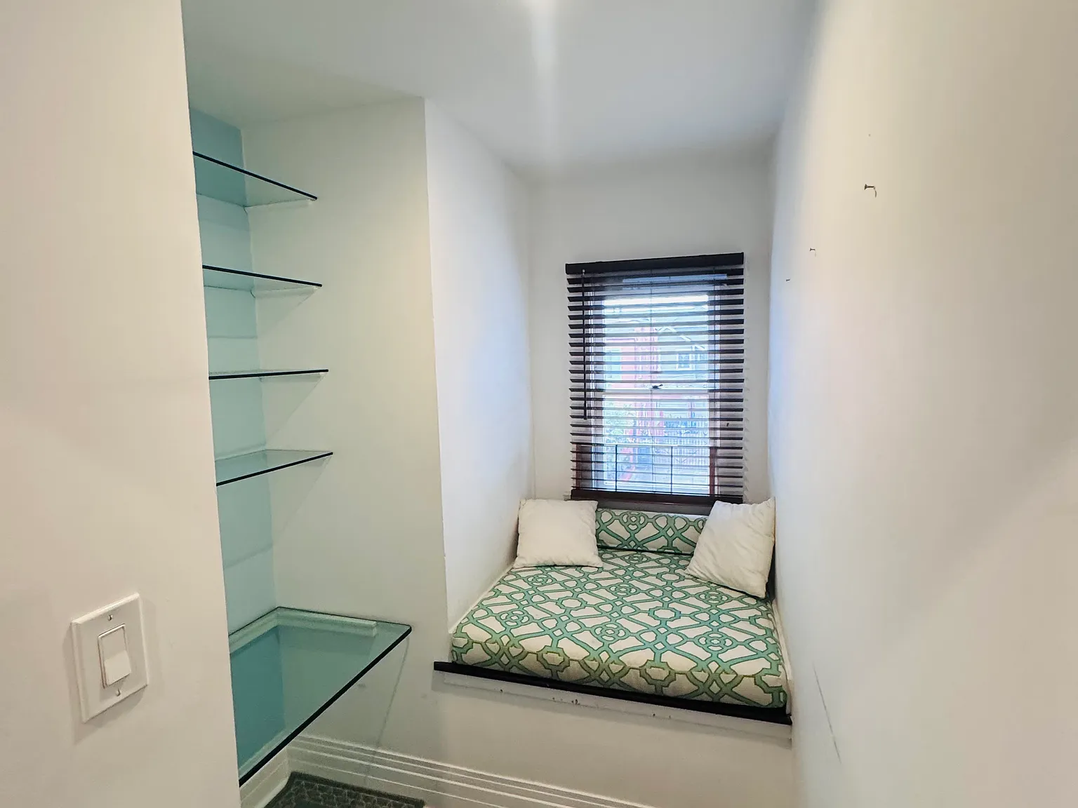 5 bed, 2.5 bath, 3502 sqft, $8,795 — Photo 2