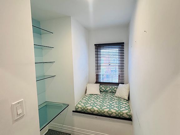 2nd image of 2754 Kenwood Ave #5