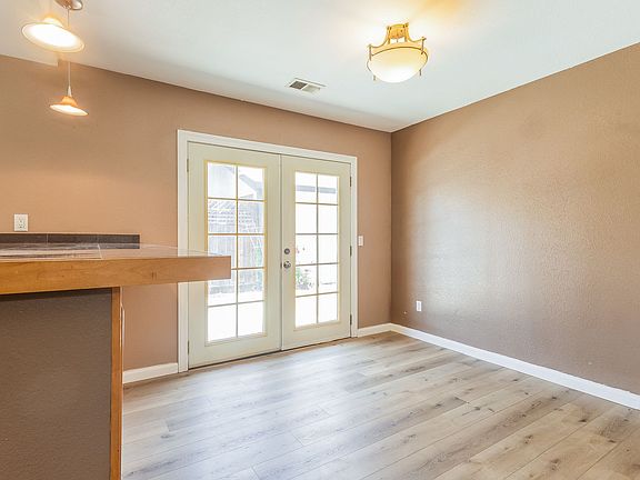 4th image of 2048 Pinercrest Dr