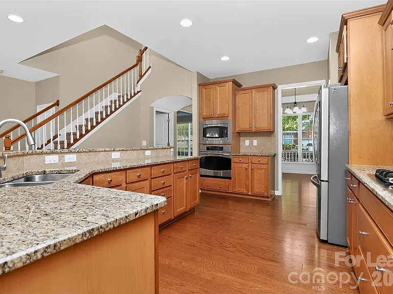 10229 Blairbeth St — Photo 8