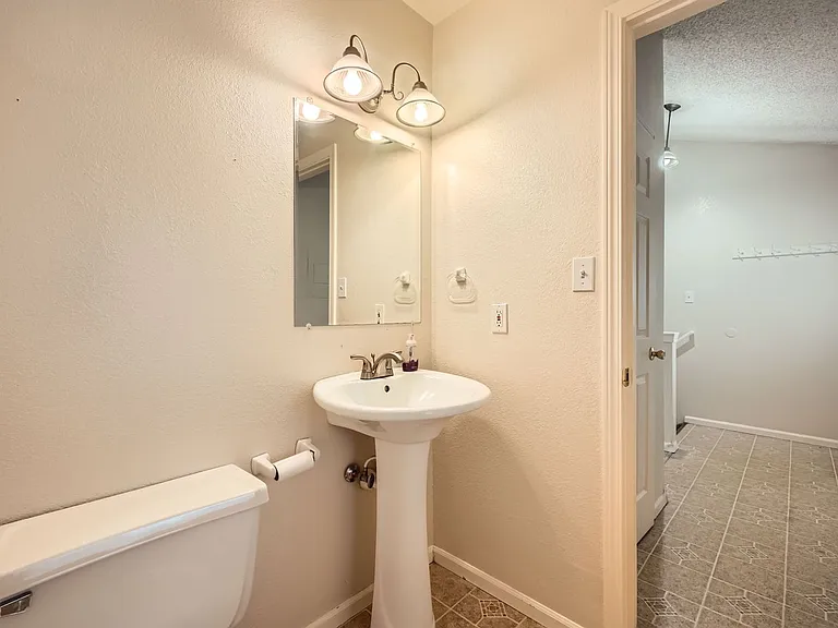 4543 Lamplighter Cir — Photo 15