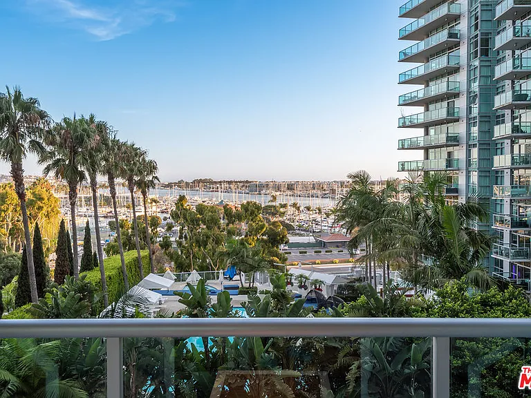 13650 Marina Pointe Dr #704 — Photo 11
