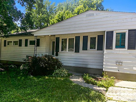 3rd image of 433 Crestview St
