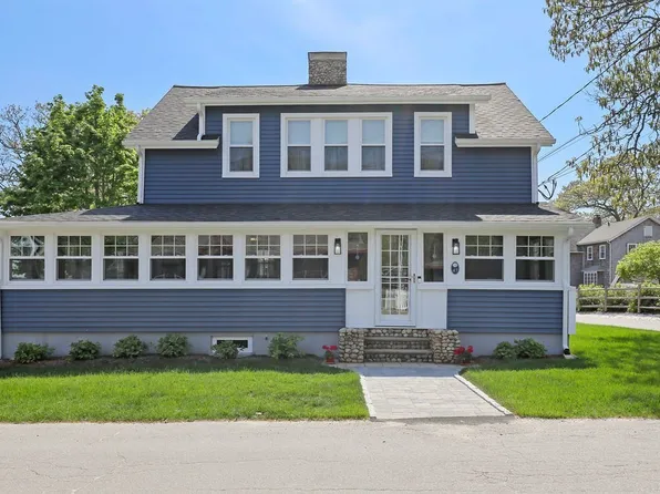 47 Nanumett St, Buzzards Bay, MA 02532
