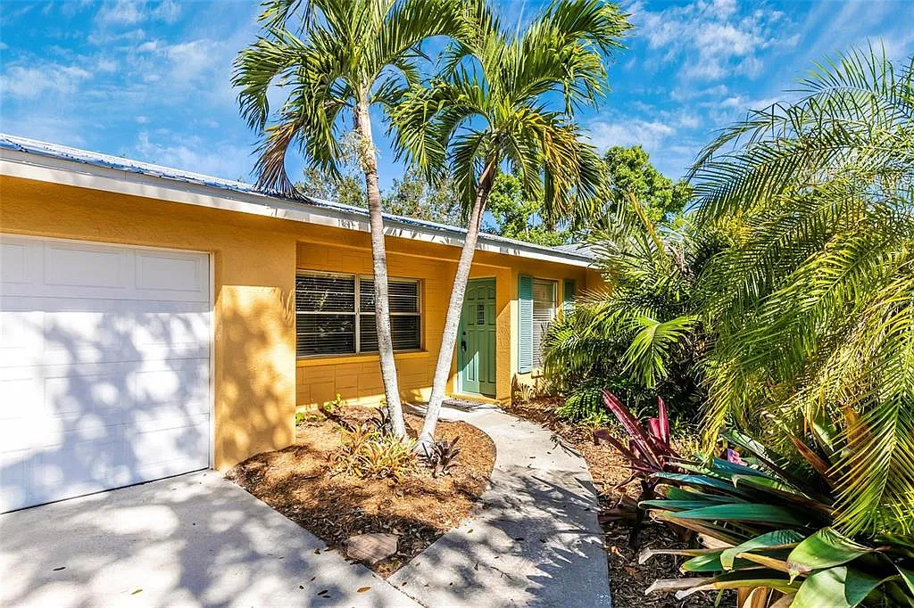 3 bed, 2.0 bath, 1688 sqft, $3,500 — Photo 1