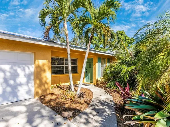 3039 Chase Cir, Sarasota, FL 34231
