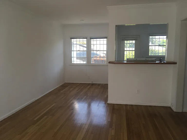2522 Montana Ave — Photo 3