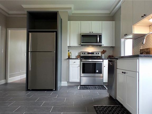 4th image of 49 47 Emanuel St #1