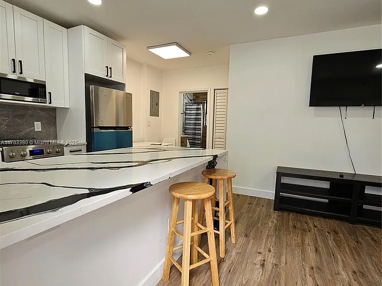 1946 Pierce St #3 — Photo 23
