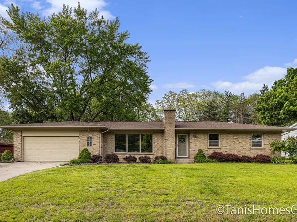 2745 Leelanau Dr NE, Grand Rapids, MI 49525