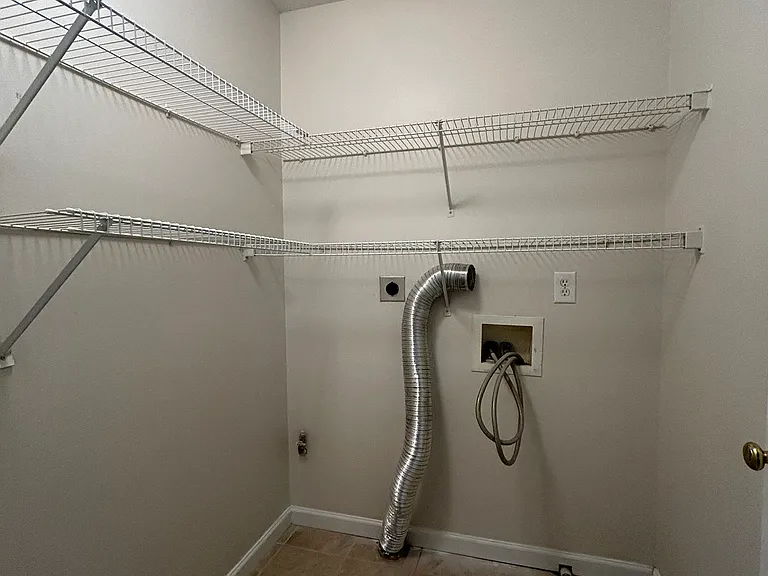 180 Sessingham Ln — Photo 35