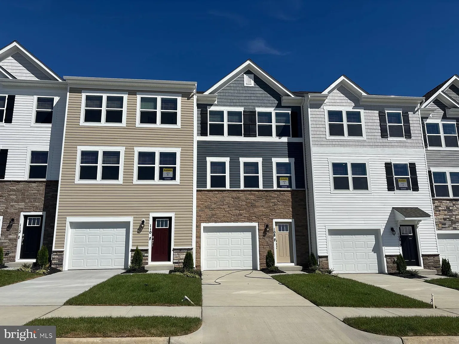 4 bed, 3.5 bath, 1900 sqft, $2,099 — Photo 1