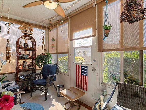5th image of 452 N Laurel Dr #1503