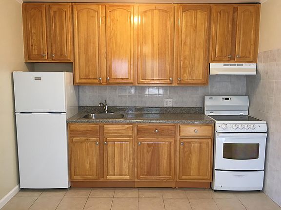 3rd image of 41 Davis Ave APT B