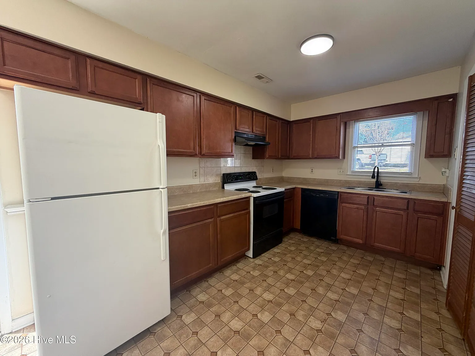 4 bed, 2.0 bath, $1,775 — Photo 4