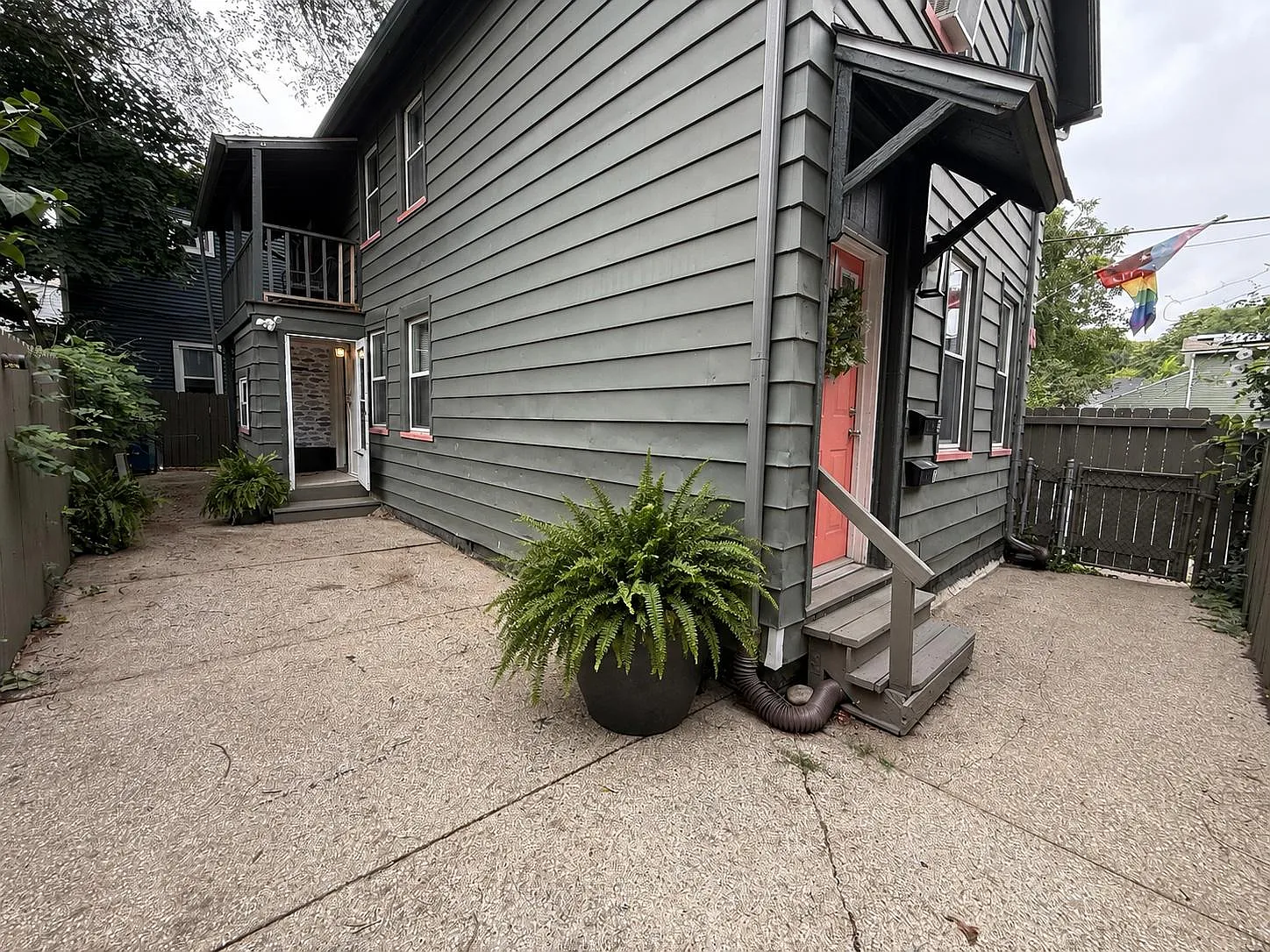 1 bed, 838 sqft, $1,415 — Photo 2