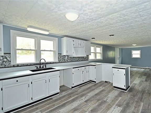 3rd image of 140 Overbrook Rd