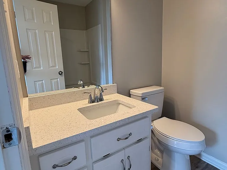 1331 Edgewood Dr — Photo 3