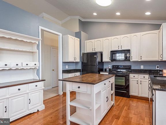 5th image of 6307 Taverneer Ln