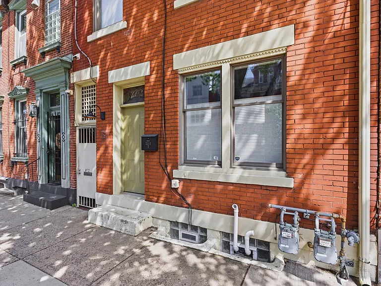 2213 Jane St #1 — Photo 2